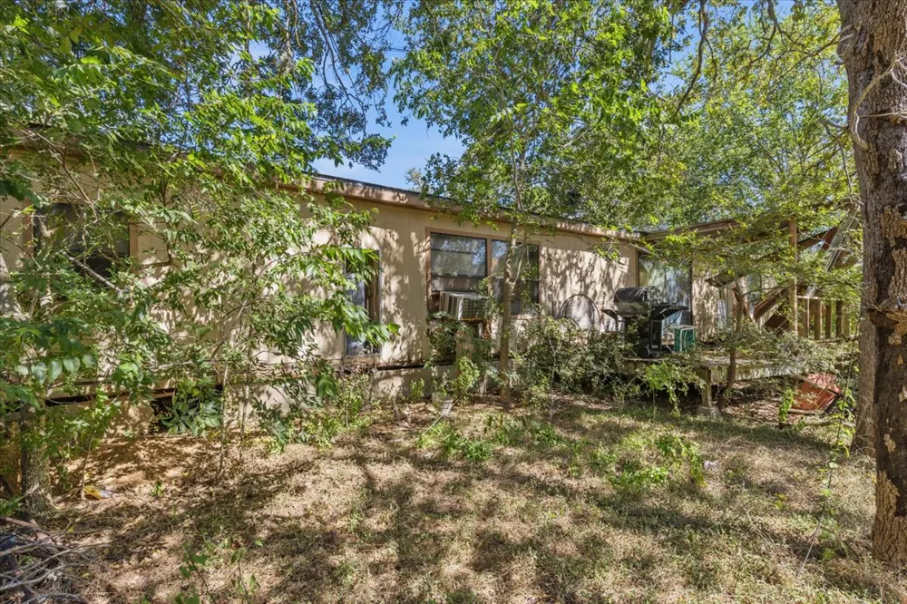 125 Live Oak Drive Cedar Creek, TX 78612