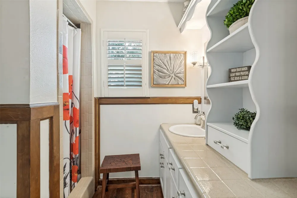 719 S Houston Street Edgewood, TX 75117