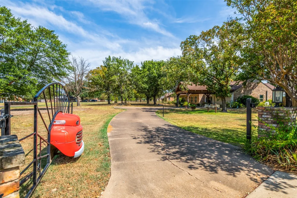 719 S Houston Street Edgewood, TX 75117