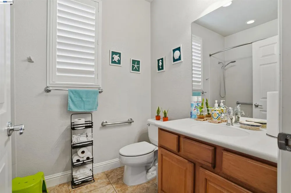 2336 Shadow Berry Dr Manteca, CA 95336