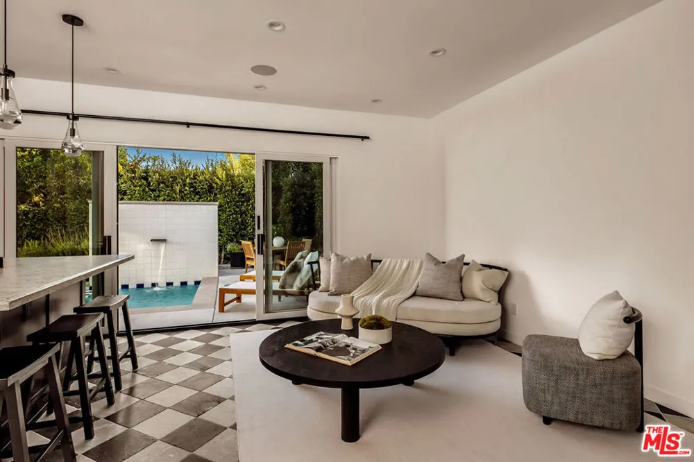 133 La Jolla Avenue Los Angeles, CA 90048