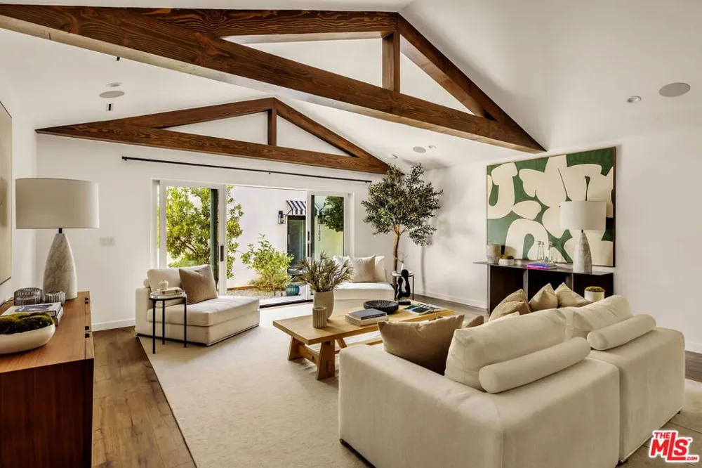 133 La Jolla Avenue Los Angeles, CA 90048