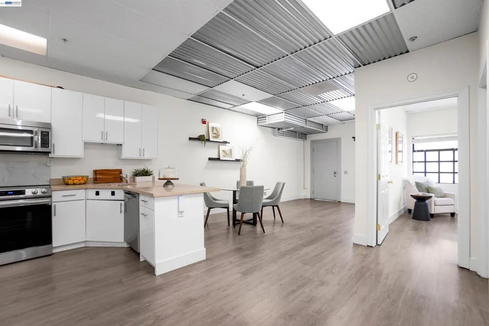 850 W Grand Ave #B Oakland, CA 94607