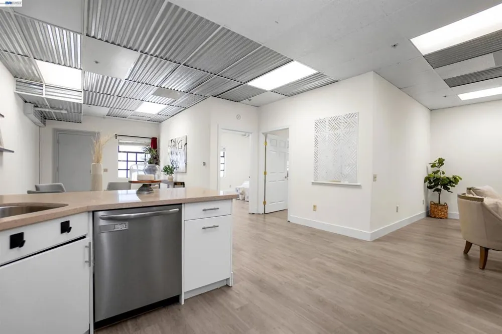 850 W Grand Ave #B Oakland, CA 94607