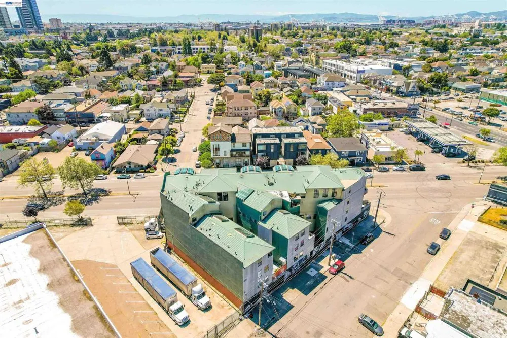 850 W Grand Ave #B Oakland, CA 94607