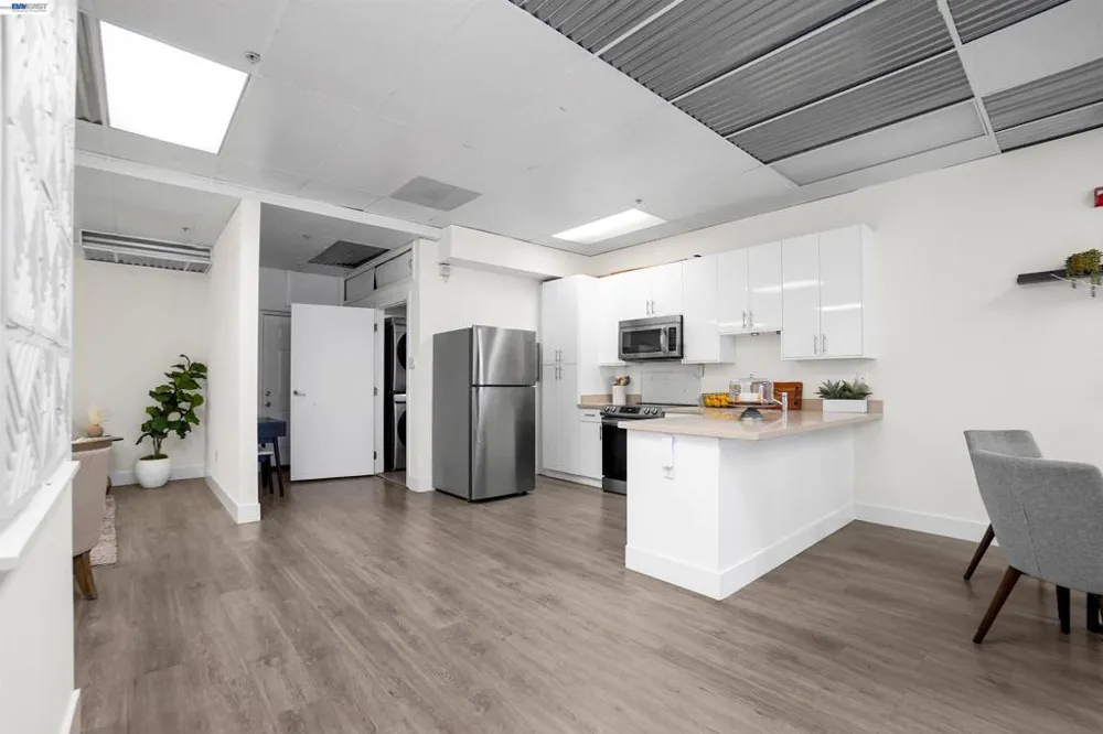 850 W Grand Ave #B Oakland, CA 94607