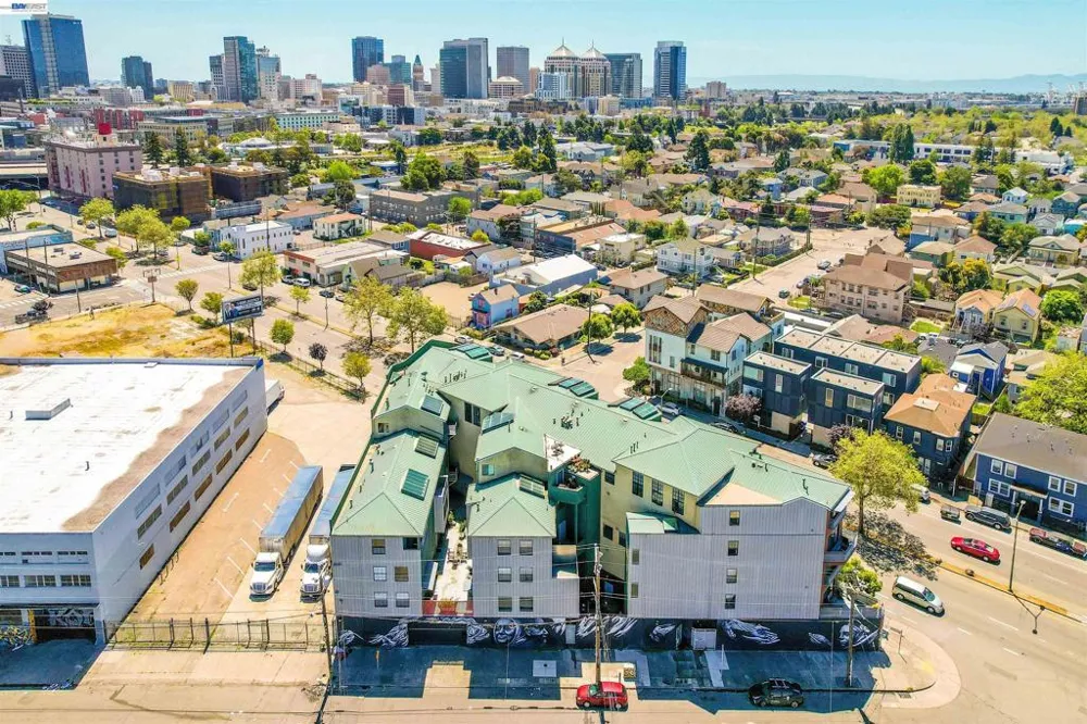 850 W Grand Ave #B Oakland, CA 94607