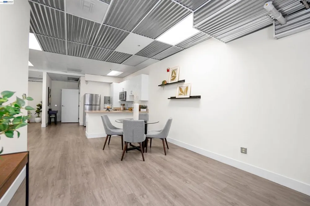 850 W Grand Ave #B Oakland, CA 94607