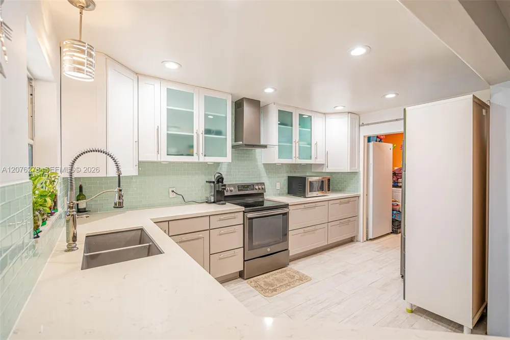 10 SW 46th Ave Plantation, FL 33317
