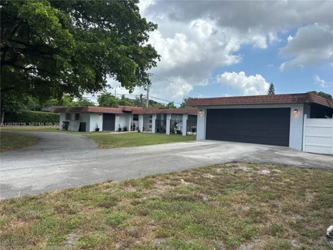 10 SW 46th Ave