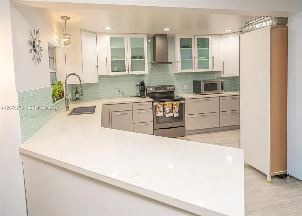 10 SW 46th Ave Plantation, FL 33317