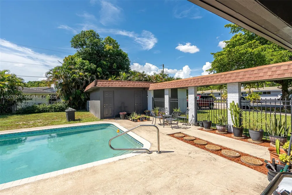 10 SW 46th Ave Plantation, FL 33317
