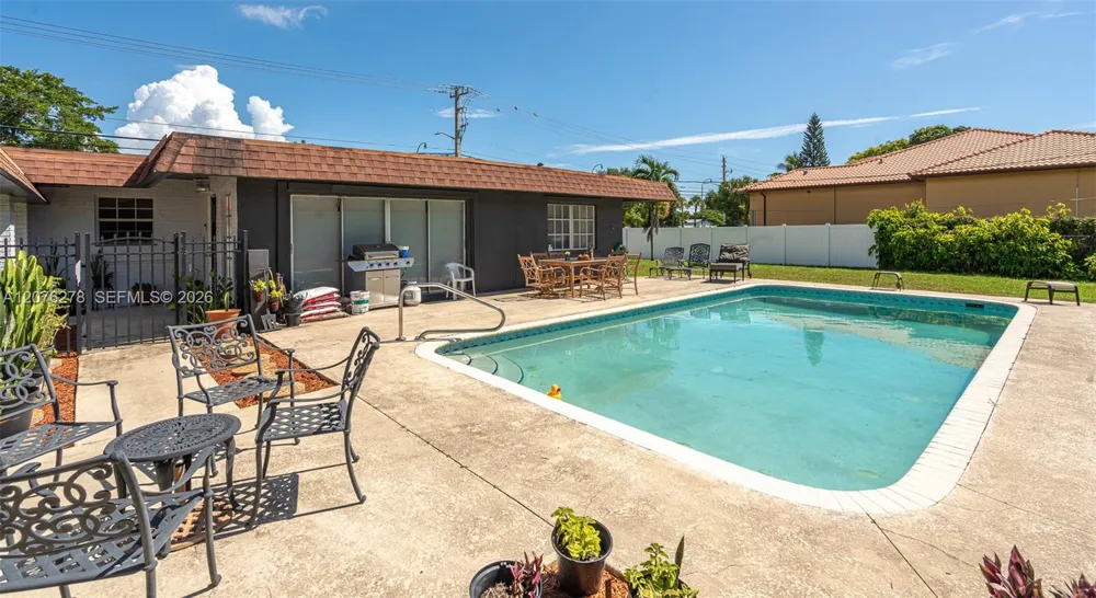 10 SW 46th Ave Plantation, FL 33317