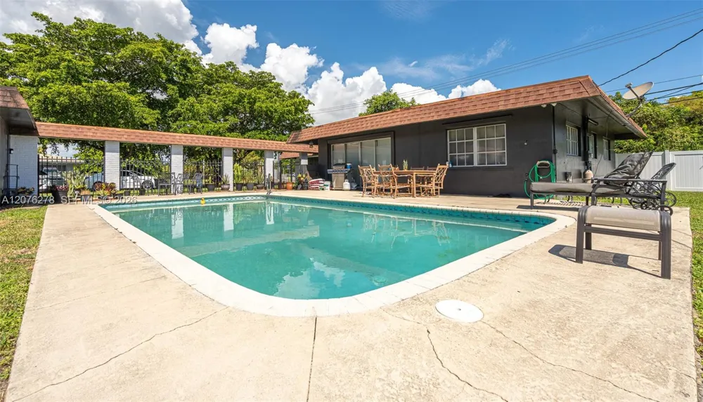 10 SW 46th Ave Plantation, FL 33317