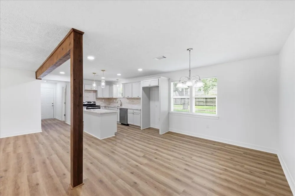 1716 Avenue E Nederland, TX 77627