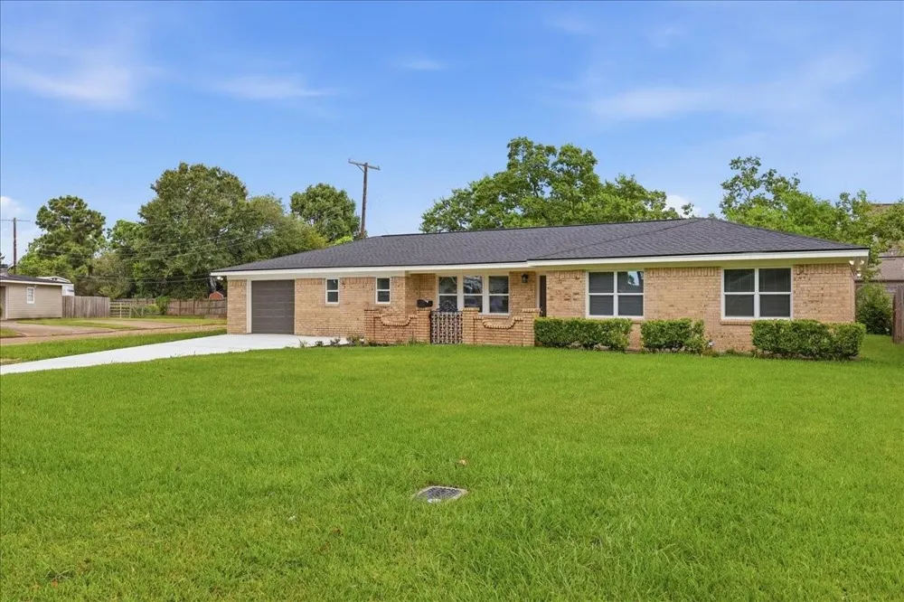 1716 Avenue E Nederland, TX 77627