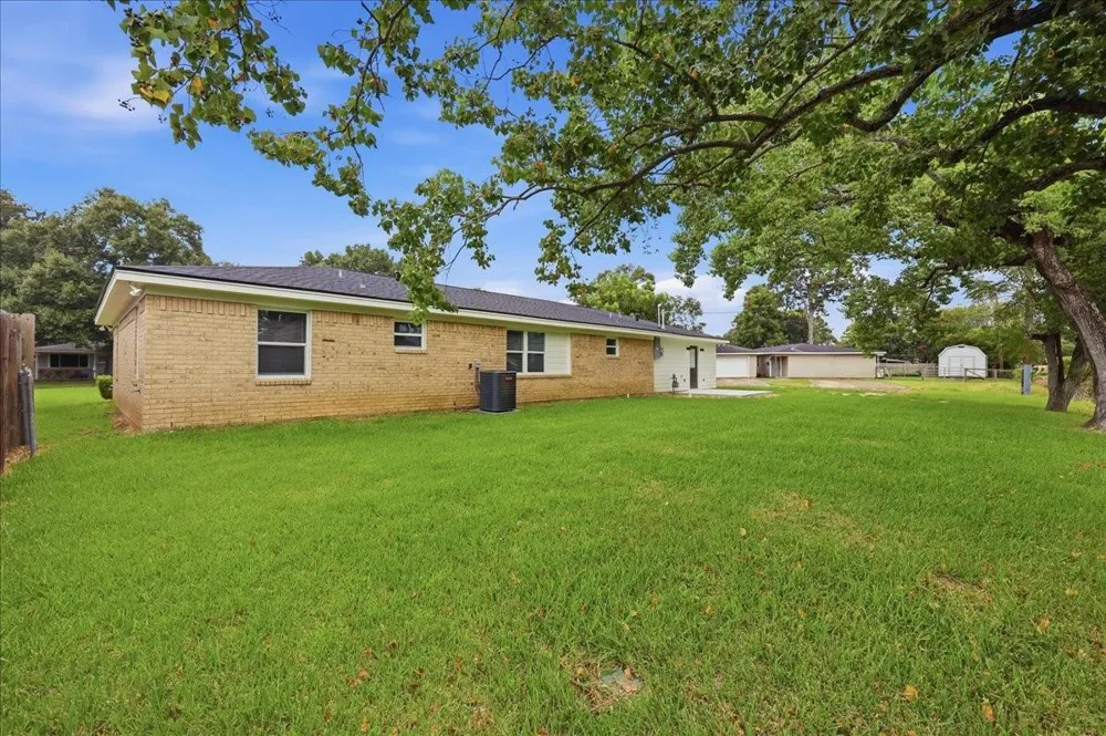 1716 Avenue E Nederland, TX 77627