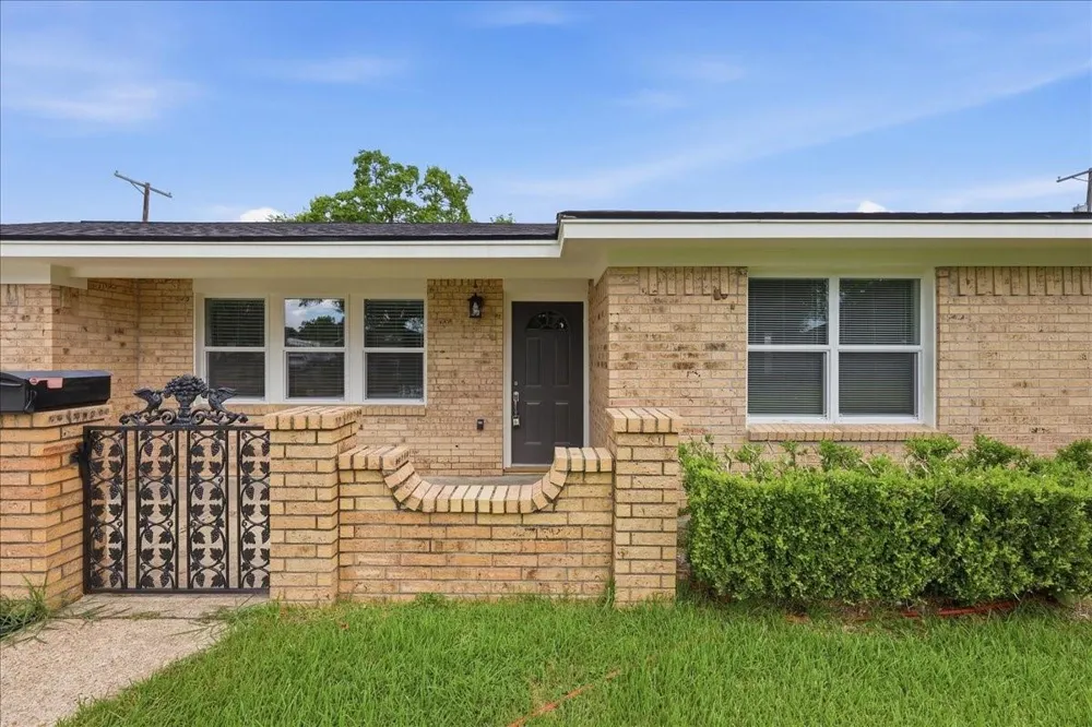 1716 Avenue E Nederland, TX 77627