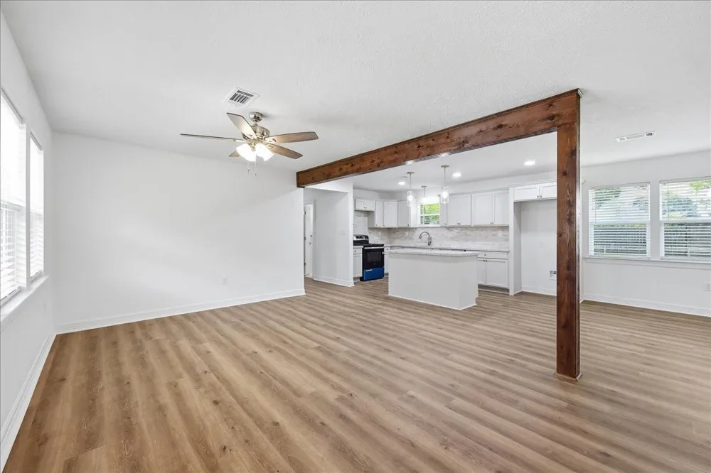 1716 Avenue E Nederland, TX 77627