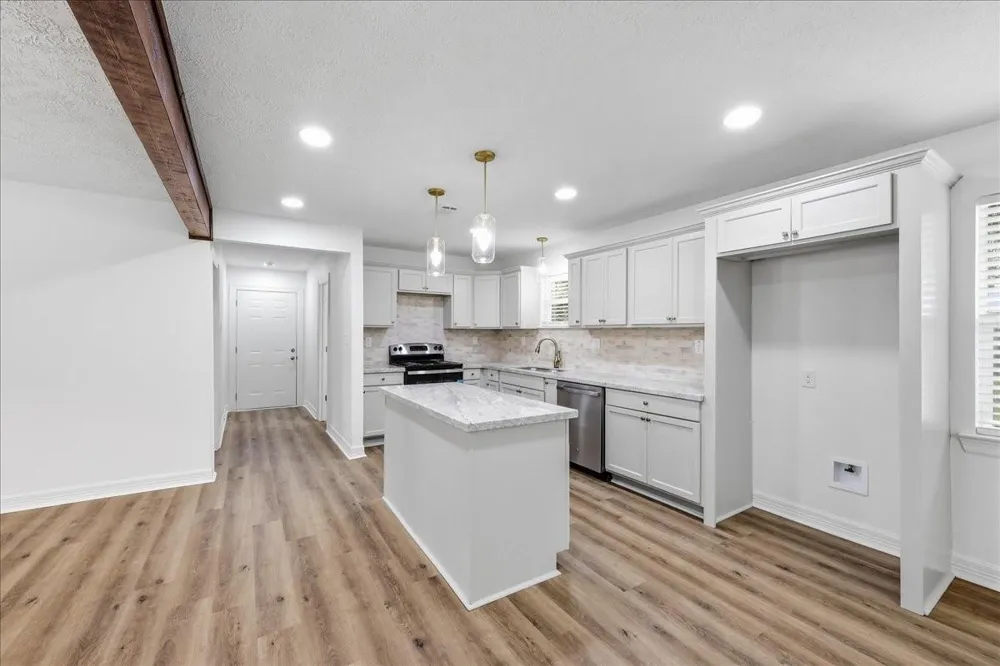 1716 Avenue E Nederland, TX 77627