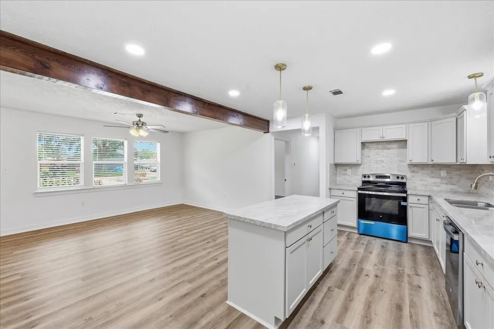 1716 Avenue E Nederland, TX 77627