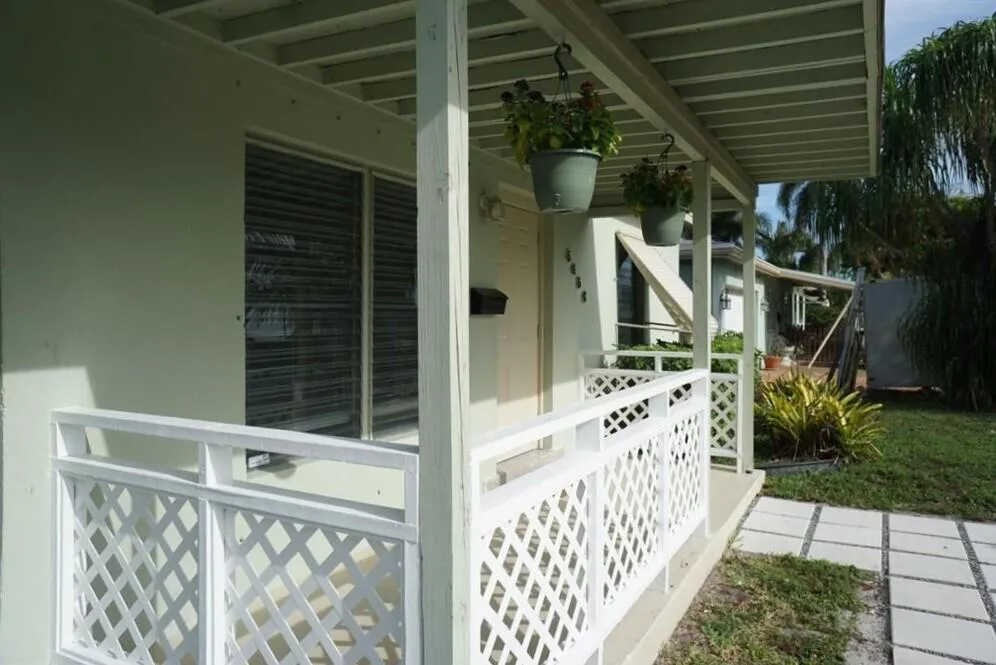 5456 NE 1ST AVENUE Oakland Park, FL 33334