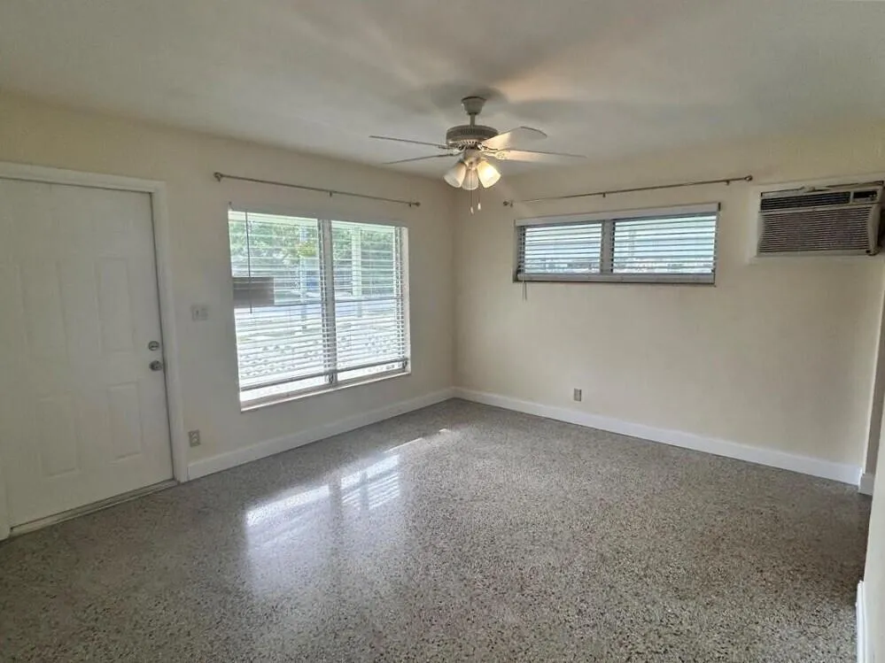 5456 NE 1ST AVENUE Oakland Park, FL 33334