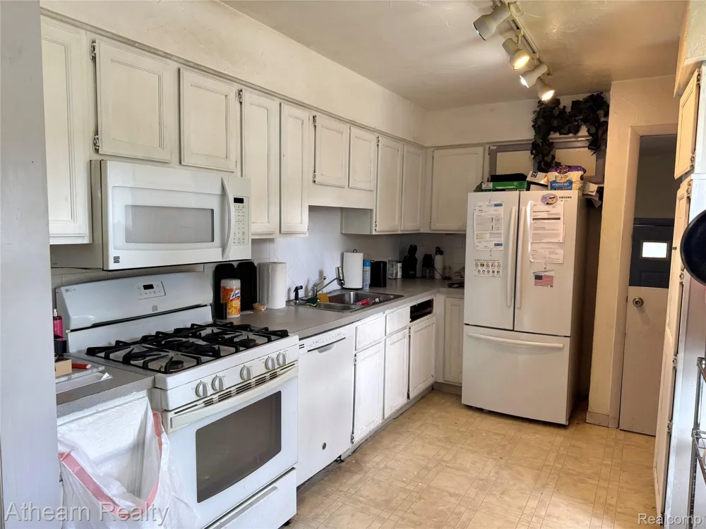 3935 Larchmont Street Flint City, MI 48532