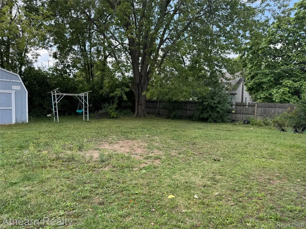 3935 Larchmont Street Flint City, MI 48532