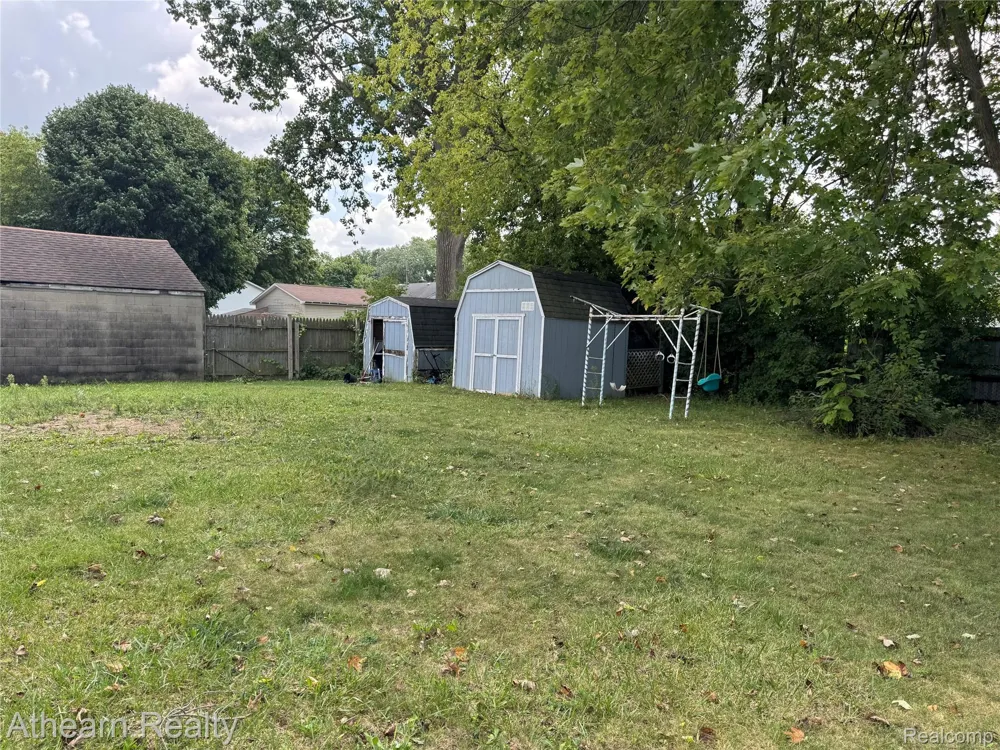 3935 Larchmont Street Flint City, MI 48532