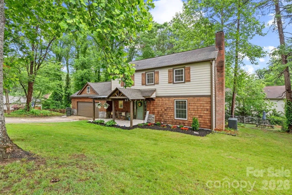 4 Beechwood Lakes Drive Hendersonville, NC 28792