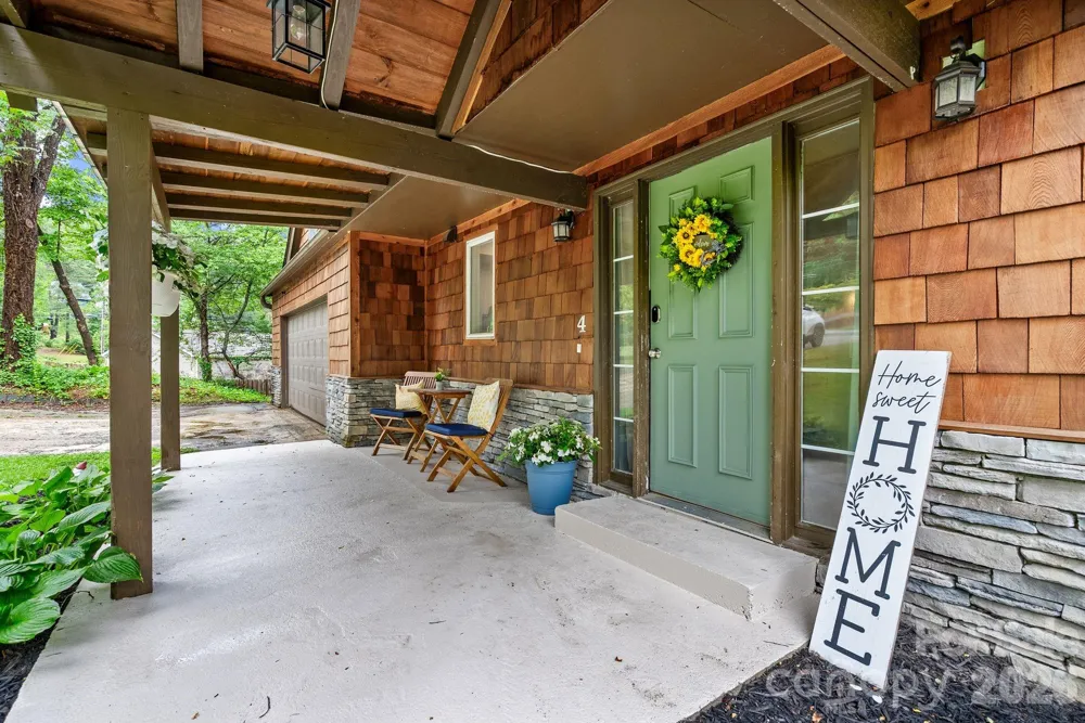 4 Beechwood Lakes Drive Hendersonville, NC 28792