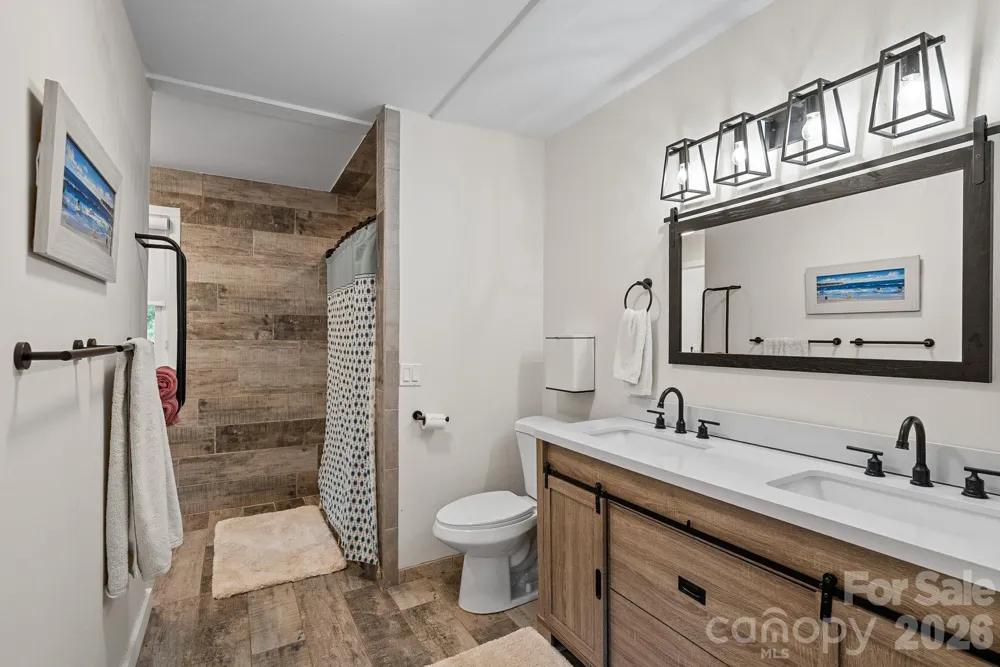 4 Beechwood Lakes Drive Hendersonville, NC 28792