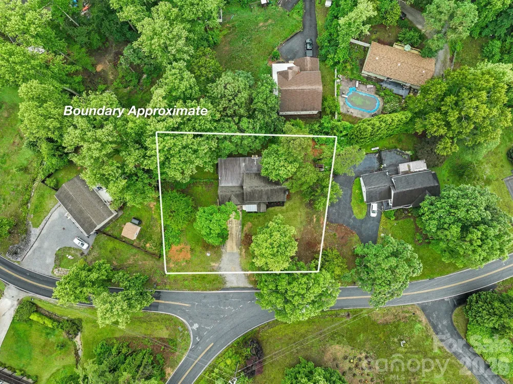 4 Beechwood Lakes Drive Hendersonville, NC 28792