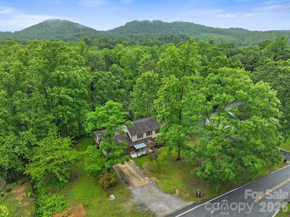 4 Beechwood Lakes Drive Hendersonville, NC 28792