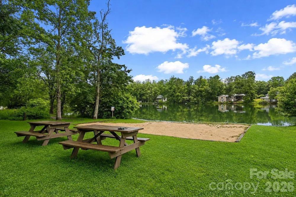 4 Beechwood Lakes Drive Hendersonville, NC 28792