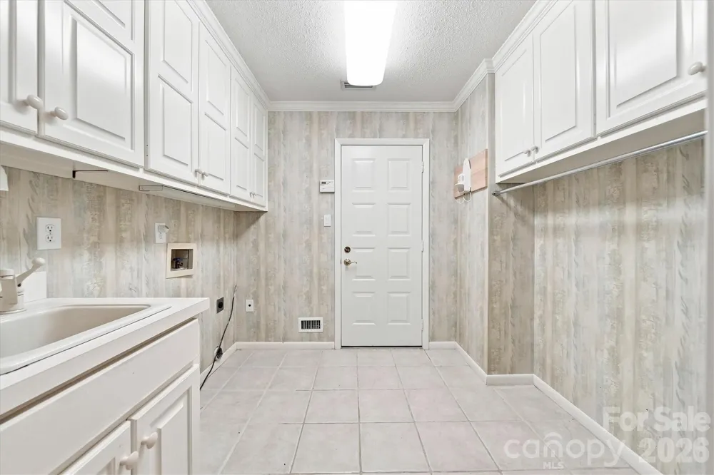3823 ROCK BRIDGE DRIVE NE Conover, NC 28613