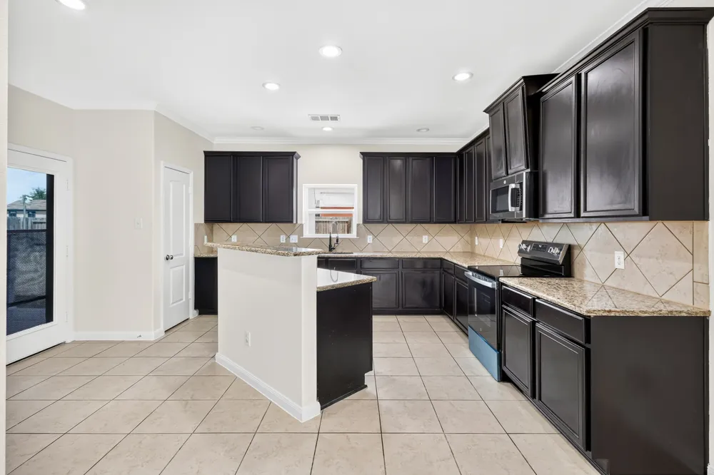 302 Kaylee Way Red Oak, TX 75154