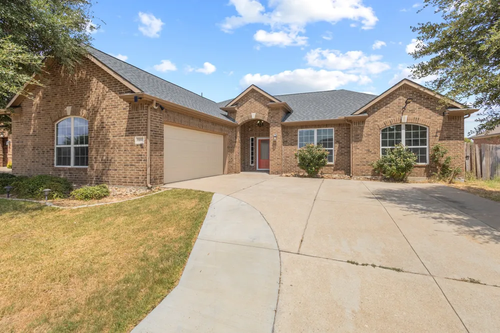 302 Kaylee Way Red Oak, TX 75154