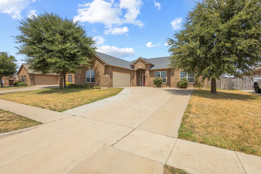 302 Kaylee Way Red Oak, TX 75154