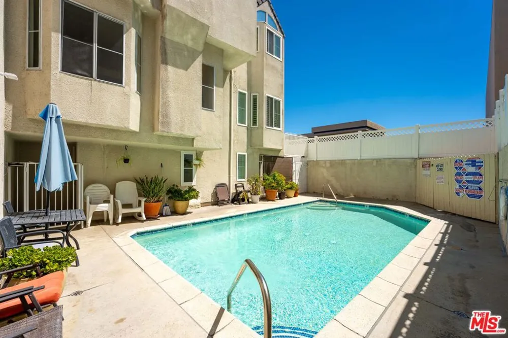 5145 Yarmouth Avenue #29 Encino, CA 91316
