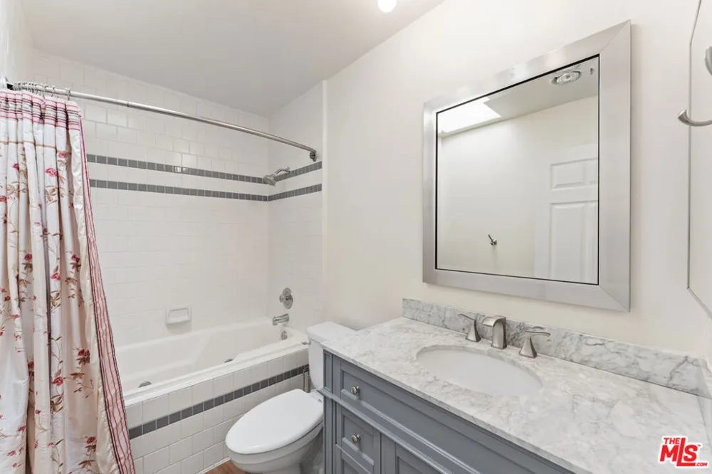 5145 Yarmouth Avenue #29 Encino, CA 91316