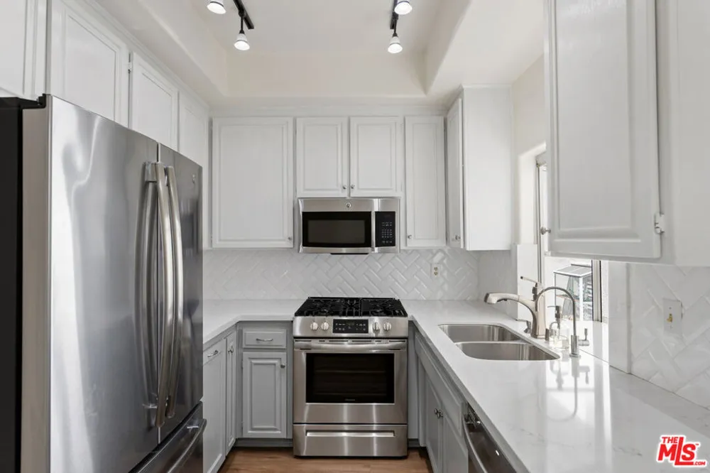 5145 Yarmouth Avenue #29 Encino, CA 91316