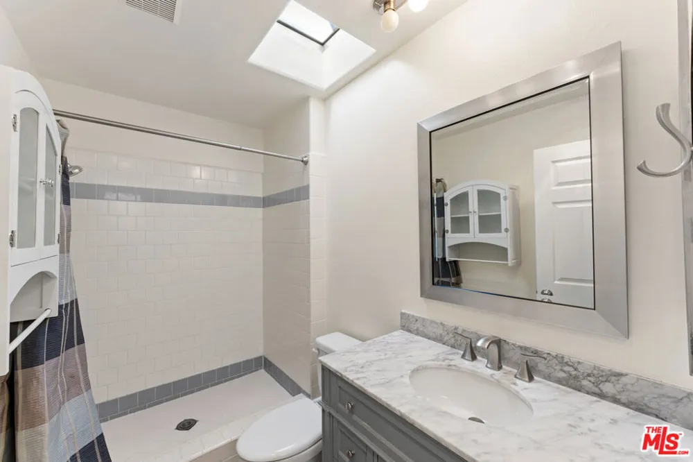 5145 Yarmouth Avenue #29 Encino, CA 91316