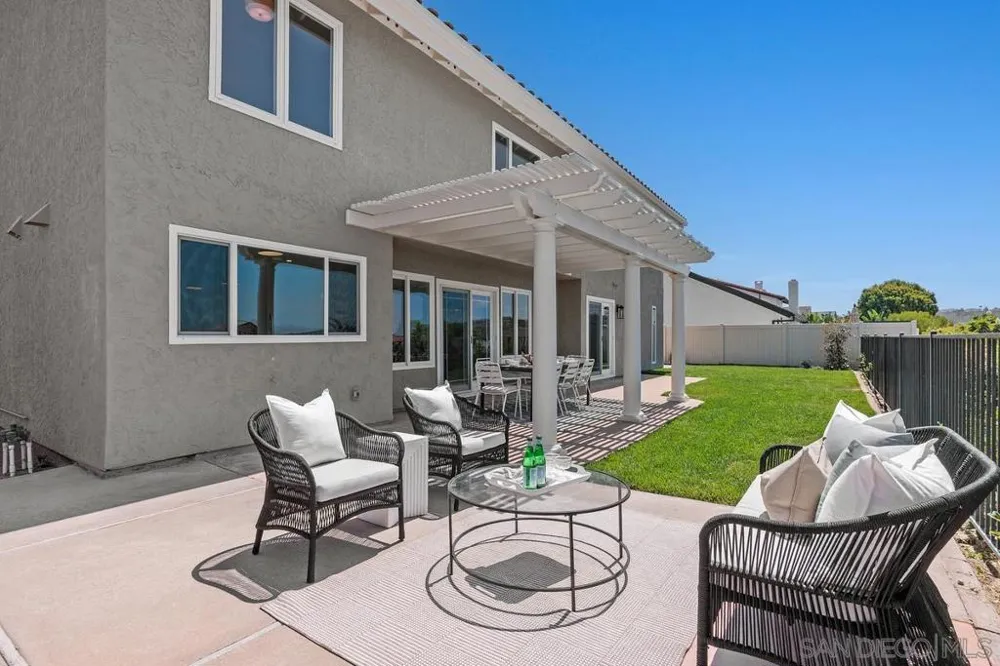 2120 Pintoresco Carlsbad, CA 92009