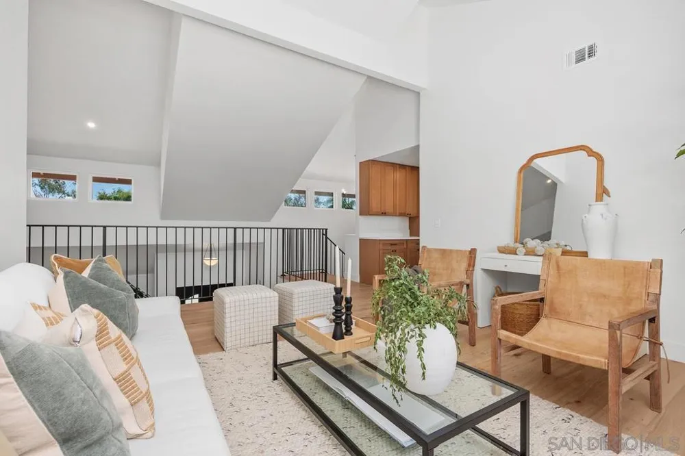 2120 Pintoresco Carlsbad, CA 92009