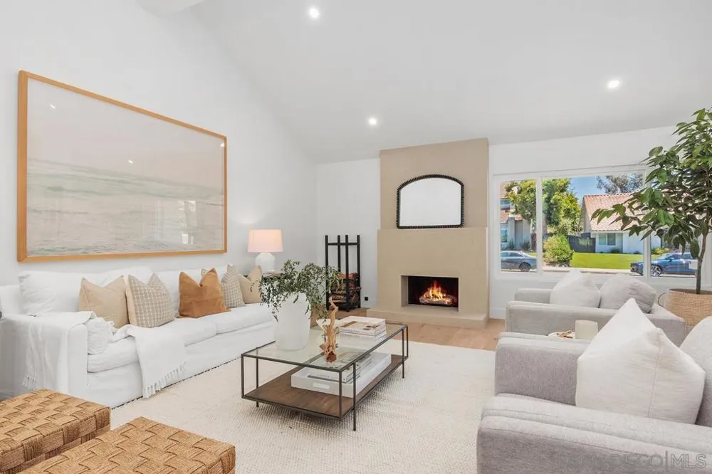 2120 Pintoresco Carlsbad, CA 92009