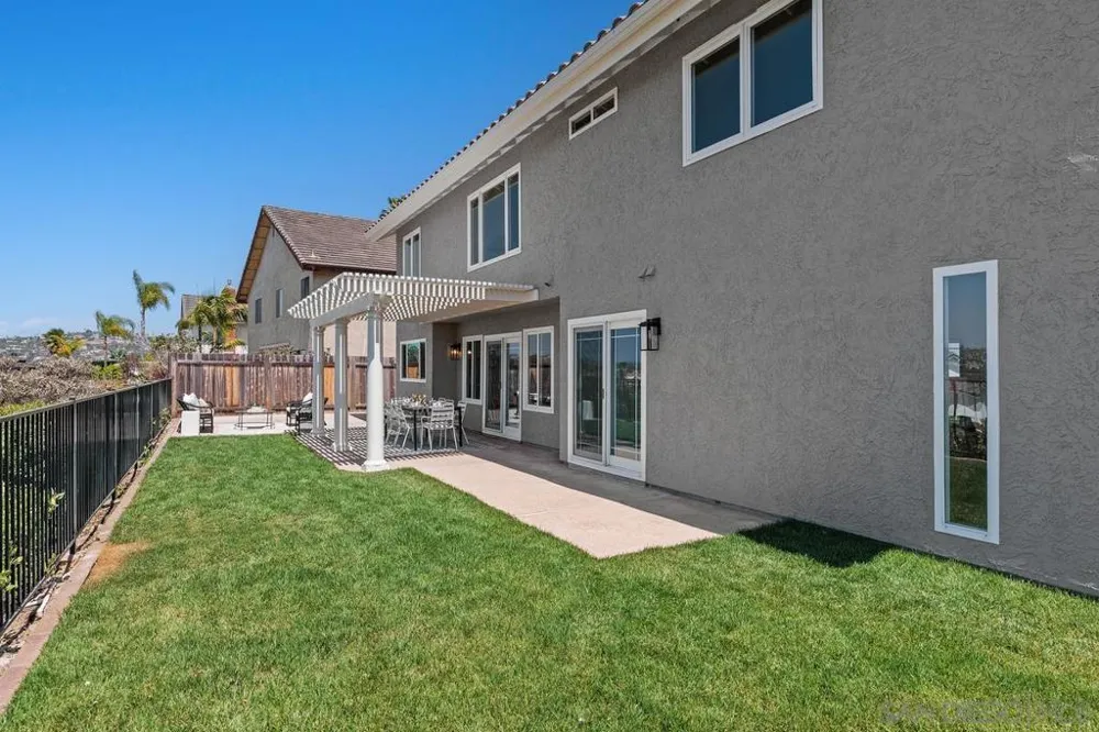 2120 Pintoresco Carlsbad, CA 92009