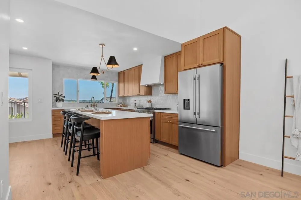 2120 Pintoresco Carlsbad, CA 92009