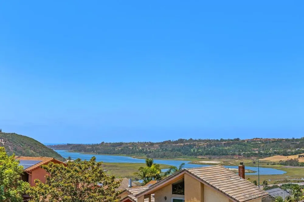 2120 Pintoresco Carlsbad, CA 92009